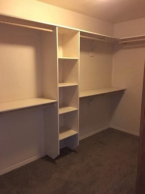 MASTER WALK-IN CLOSET