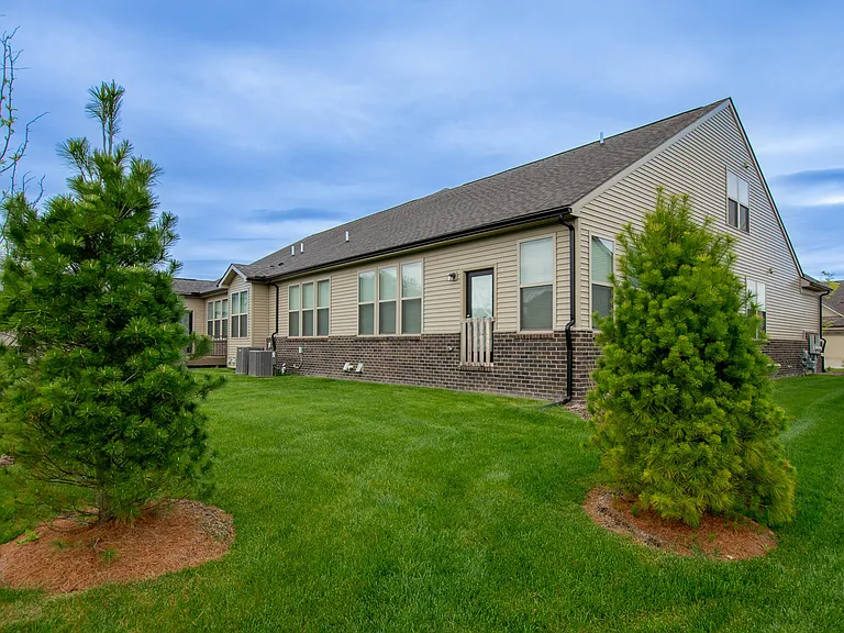 723 W Spaniel Dr — Photo 4
