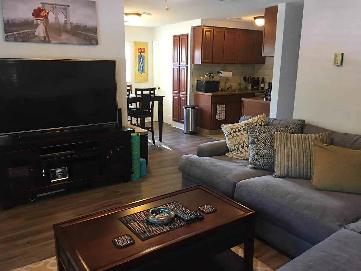 604 S Lake Formosa Dr — Photo 4