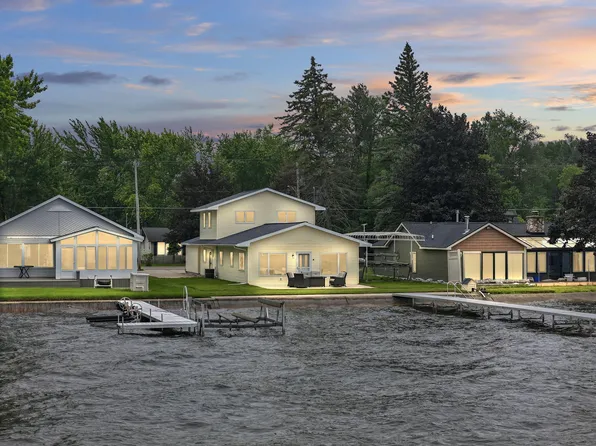 832 Iroquois Ave, Prudenville, MI 48651