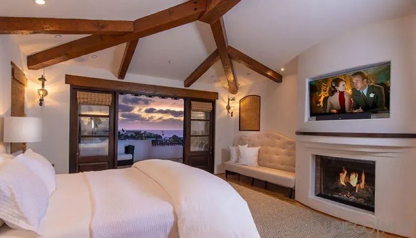 5 bed, 5.5 bath, 5914 sqft, $35,000 — Photo 3
