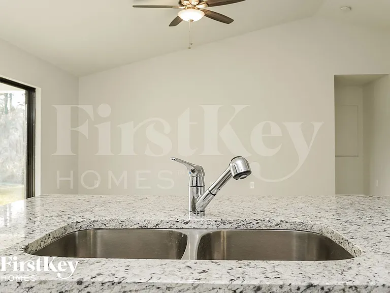 604 Henry Ave — Photo 7
