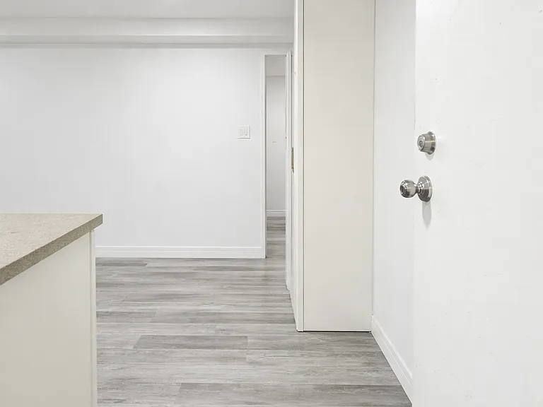 700 Indian Rd N #18 — Photo 2