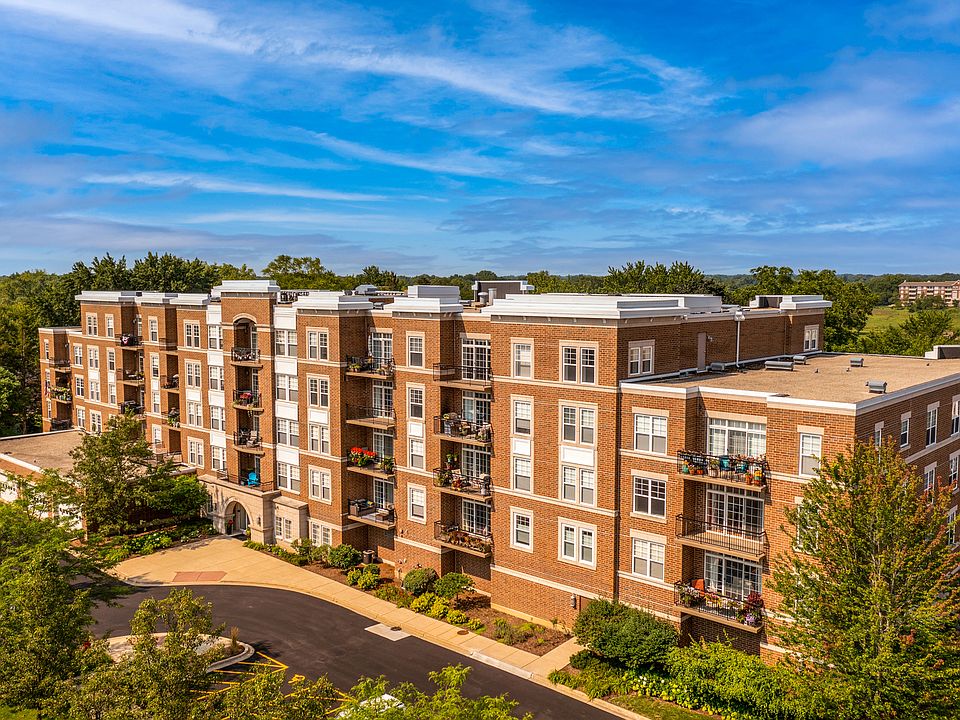 1st image of 455 W Wood St Unit 402