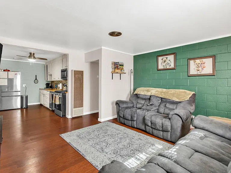 1194 Rosemary Ln — Photo 3
