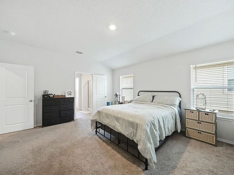 6630 Greensleeves — Photo 10