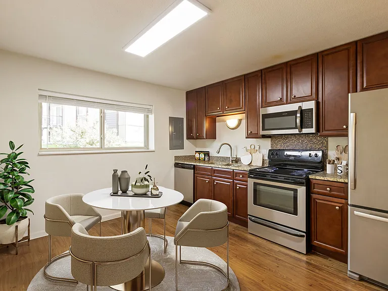 Lakemont Apartments — Photo 36