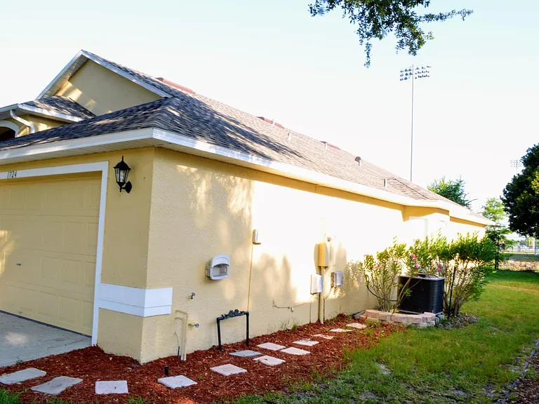 1724 Tealbriar Ave — Photo 2