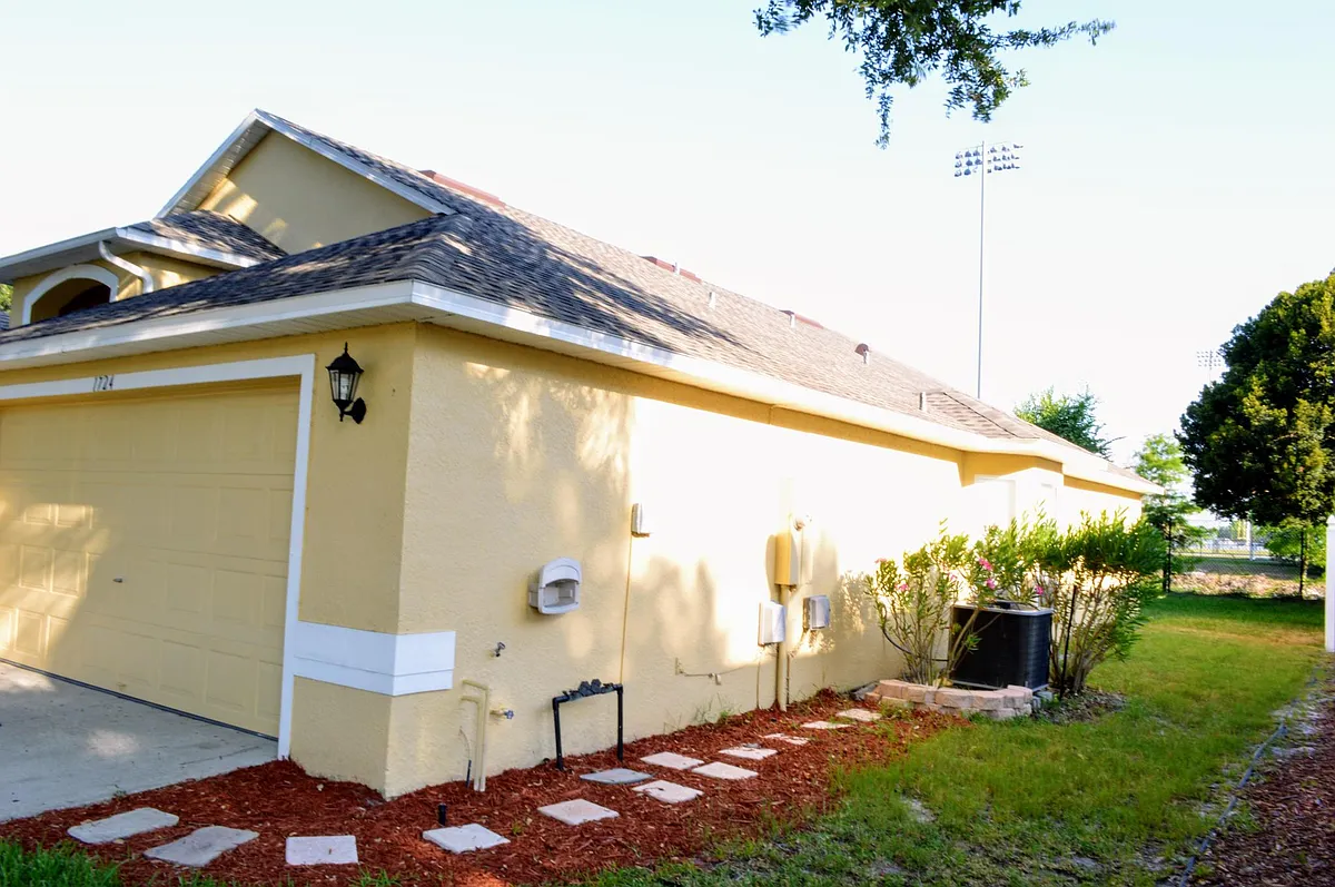 Building Photo - 1724 Tealbriar Ave