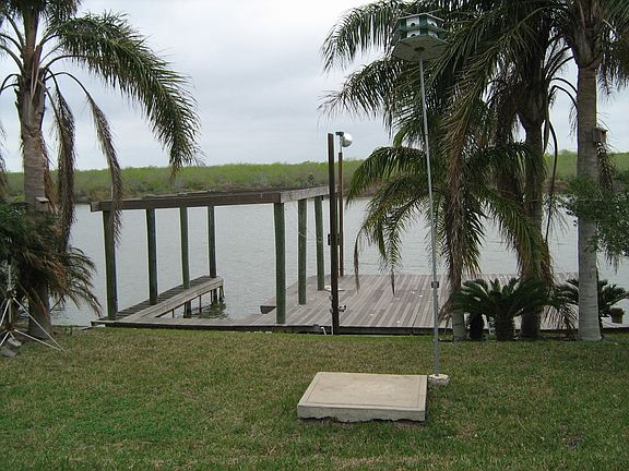 TERRACED TO THE WATERFRONT