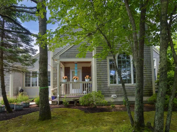 30 Gold Leaf Lane, Mashpee, MA 02649