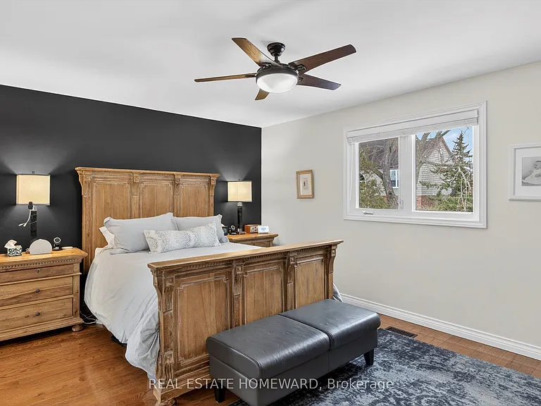 1530 Scollard Cres — Photo 18