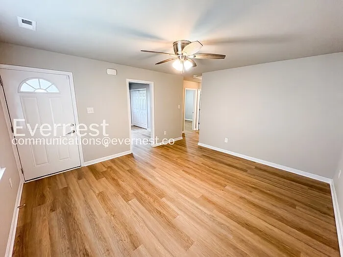 15801 Meridian Ave — Photo 4