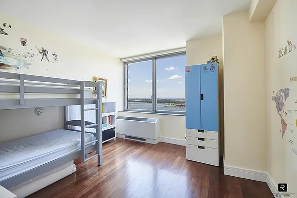 Sold by R New York | media 4