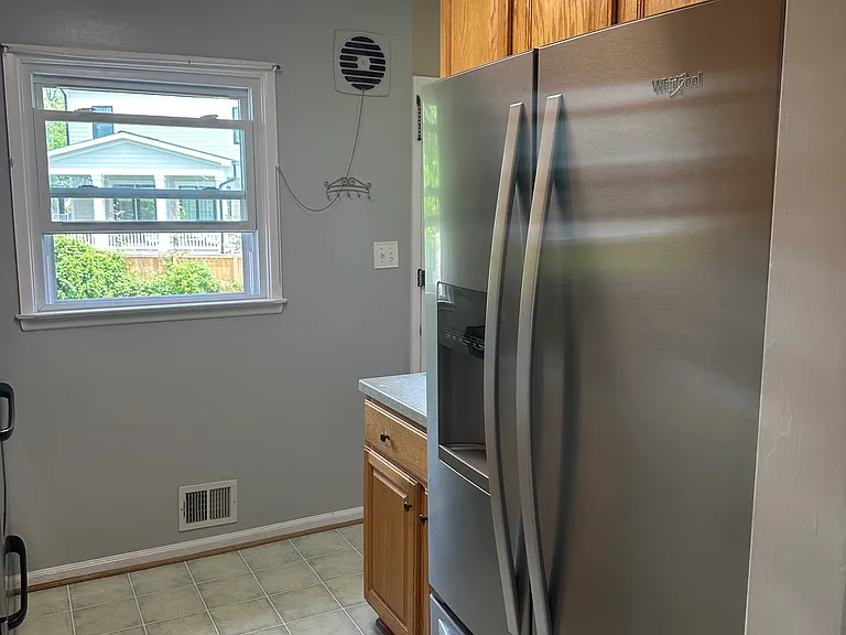 6417 Camrose Ter — Photo 10