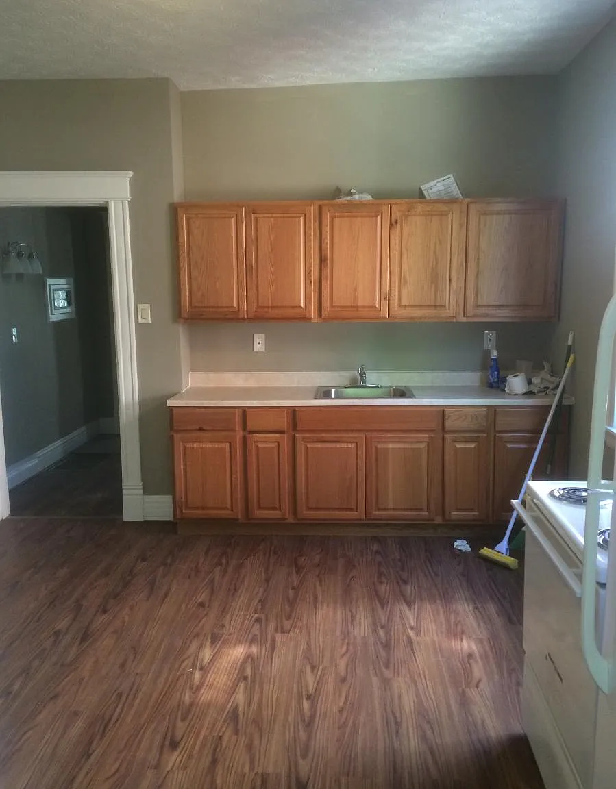 6 bed, 2500 sqft, $3,800 — Photo 4