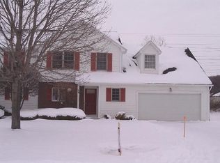 36 Hampton Ln, Fairport, NY