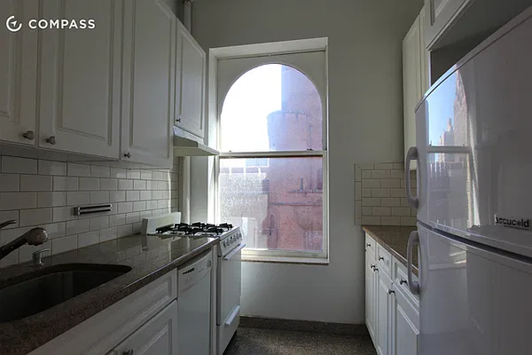 Rented by Compass | media 22