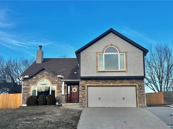 413 NW Eastwood Dr, Blue Springs, MO 64014