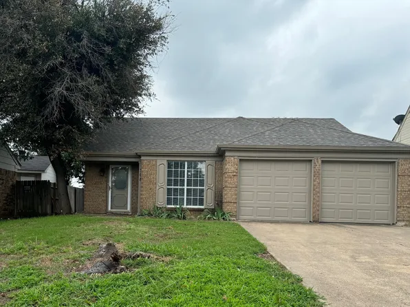 308 Spanish Moss Dr, Arlington, TX 76018