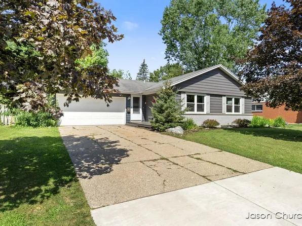 2851 Northville Dr NE, Grand Rapids, MI 49525