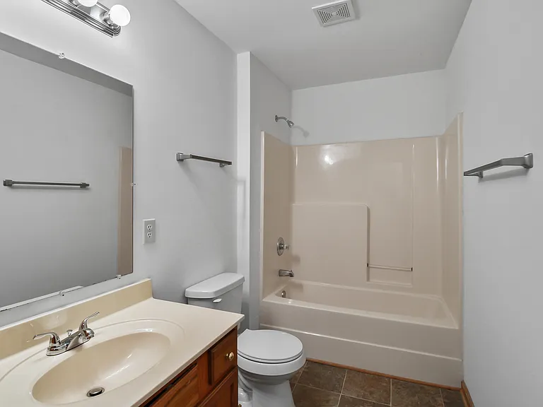 1405 Wilshire Cir — Photo 12