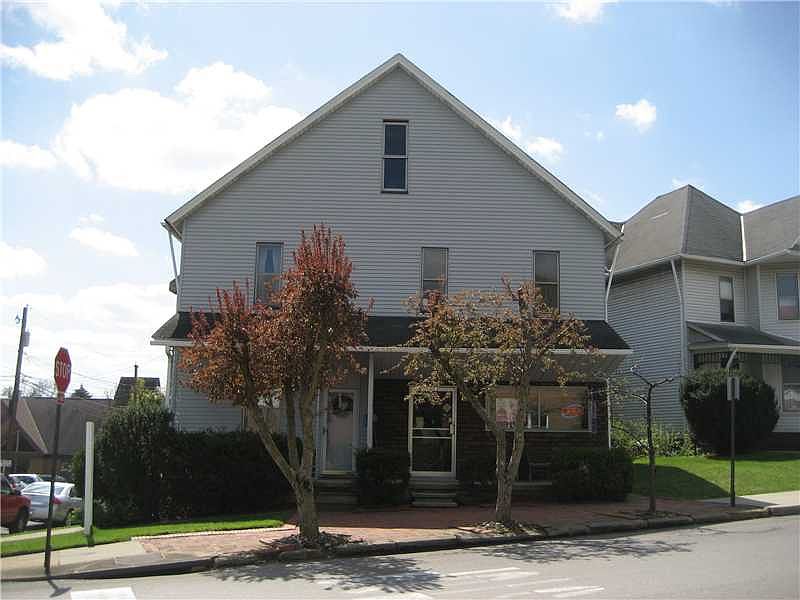 1st image of 819-821 E Brady St