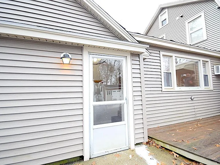 28 Howard St #R — Photo 15