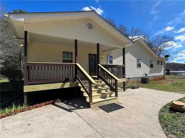 888 Clearwater Rd, Sharpsburg, GA 30277