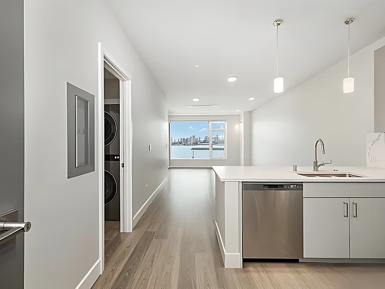 1709 Harbor Ave SW #400 — Photo 5