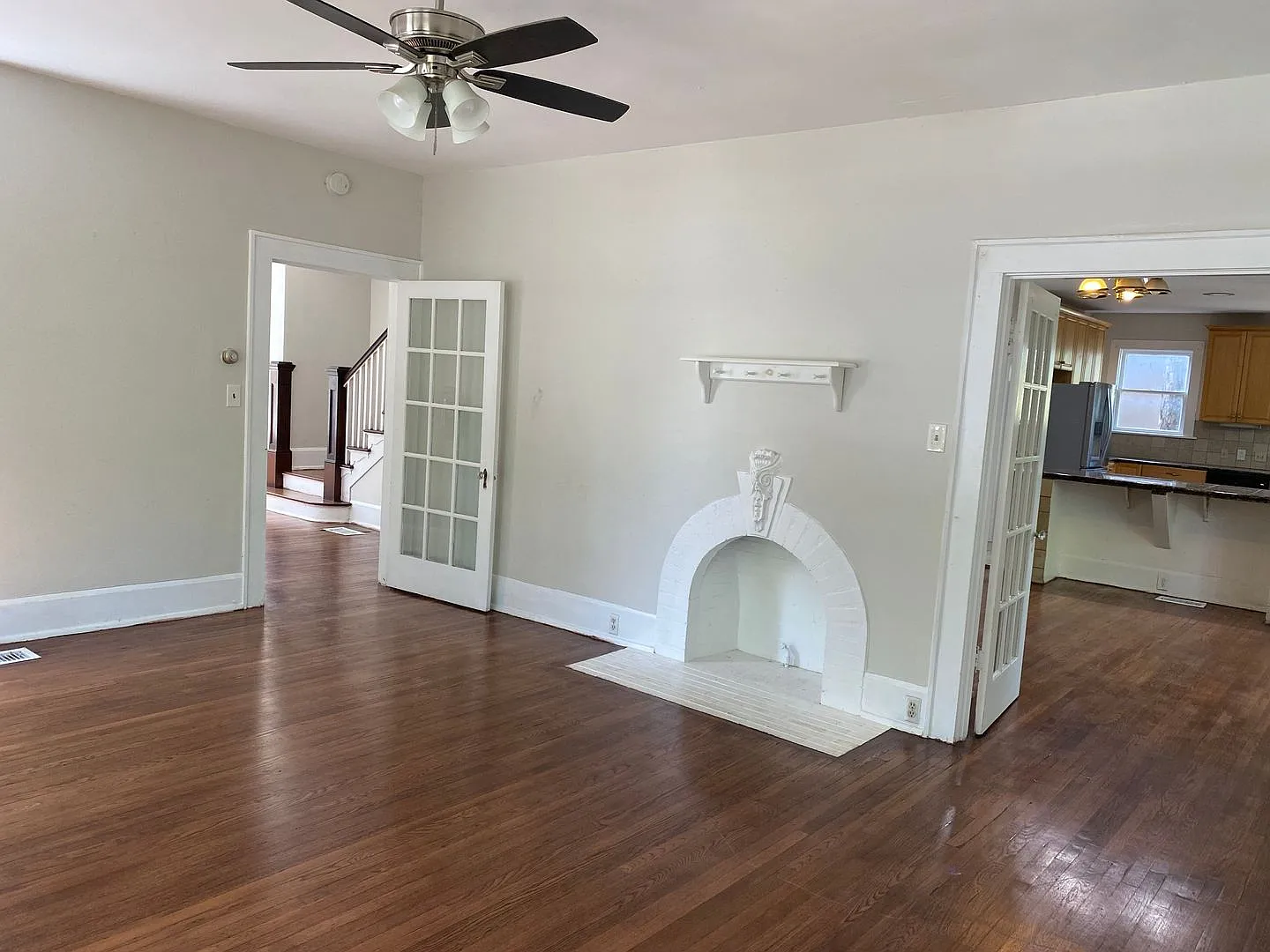 Ut Pre-Lease: 6 Bedroom Home W/ 2 Living Areas, Short Bike/Walk To Ut — Photo 3