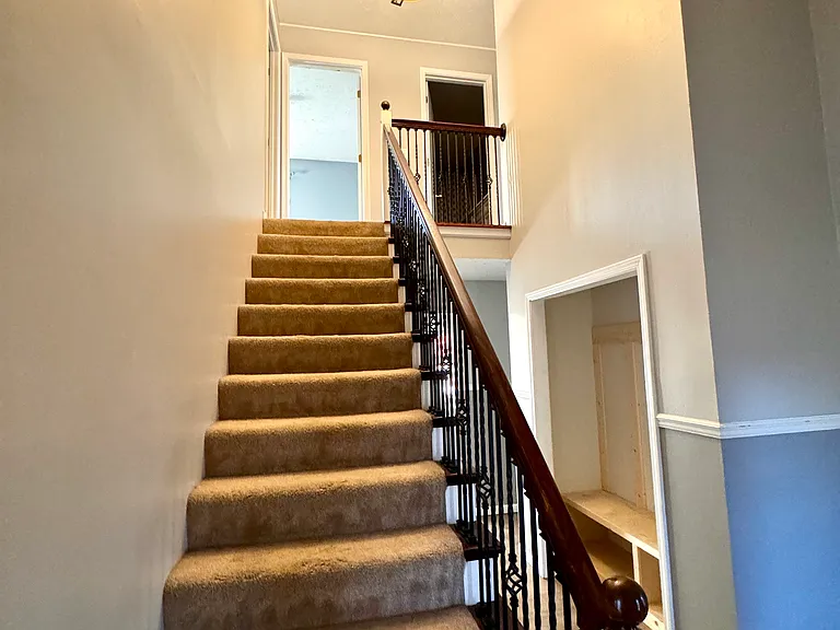 607 Yale Dr — Photo 4
