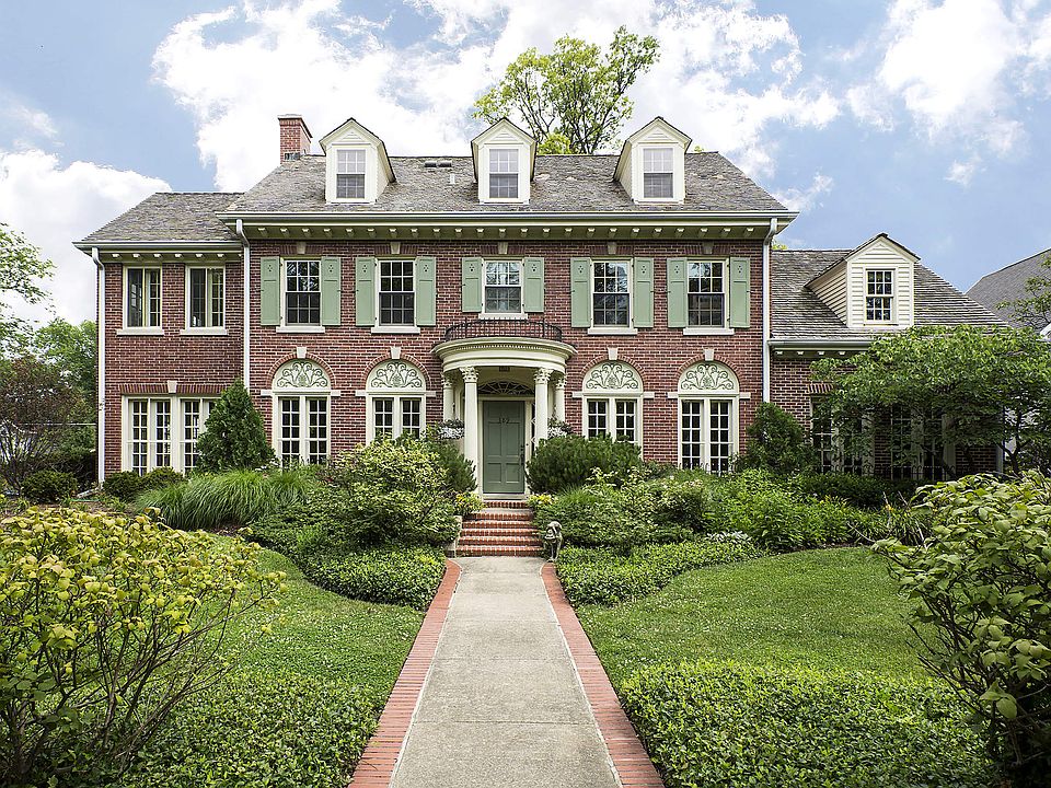 1st image of 389 Woodlawn Ave