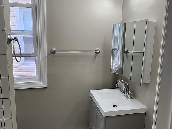 4th image of 71 Clarke Ave APT 1R