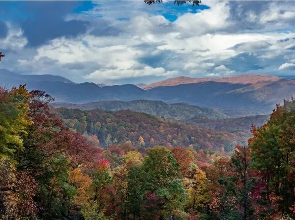 1102 Ski View Dr, Gatlinburg, TN 37738