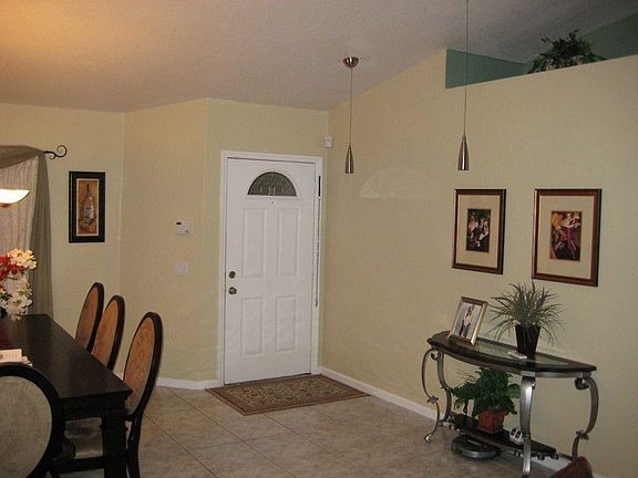 FOYER ENTRY