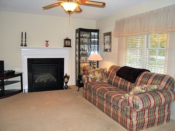 4th image of 4511 Rosemary Dr