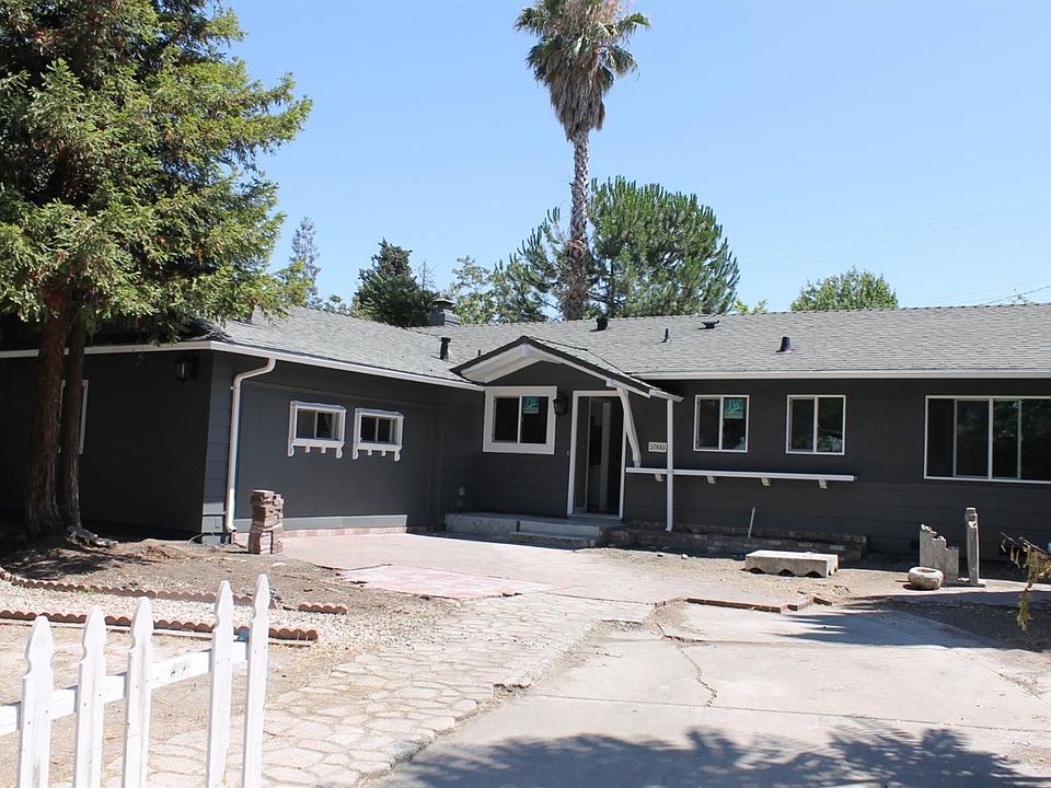 1st image of 704 Diane Ave