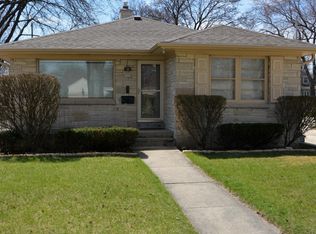 7223 W Wisconsin Ave, Wauwatosa, WI 53213