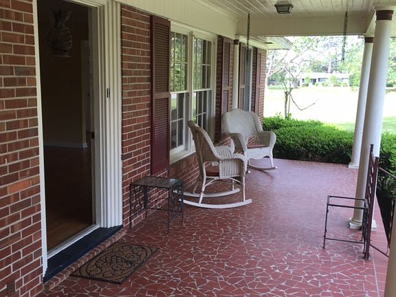 2nd image of 909 Magnolia Dr