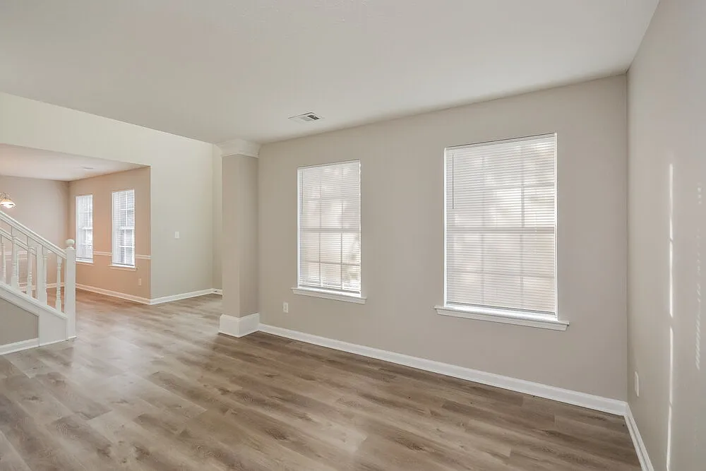 4 bed, 2.5 bath, 2126 sqft, $2,140 — Photo 4