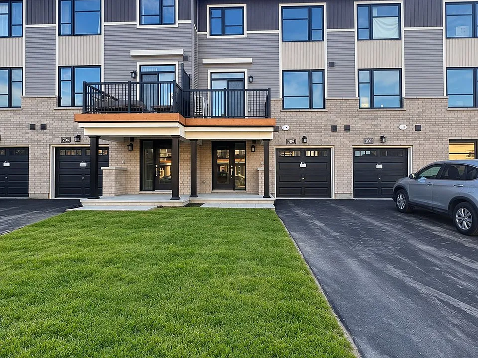 202 Visionary Ln N
