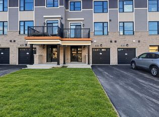 202 Visionary Ln N, Ottawa, ON K2W0M2