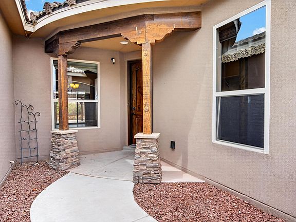 3rd image of 1621 Roble Dr SE