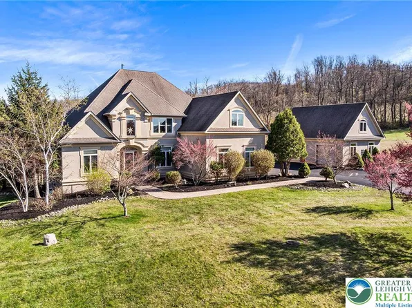 1572 Courtney Ct, Hellertown, PA 18055