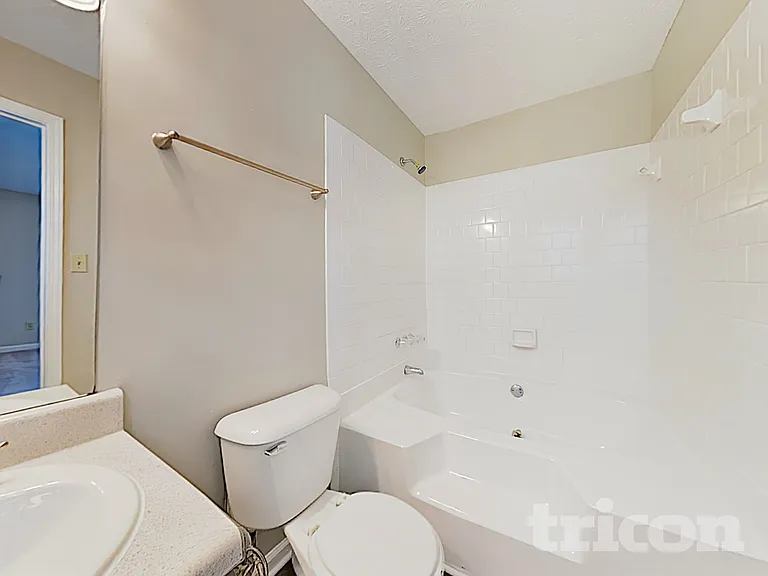190 Canterbury Ln — Photo 9