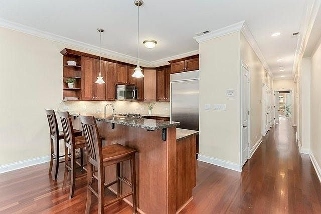 1st image of 2929 N Lincoln Ave APT 2