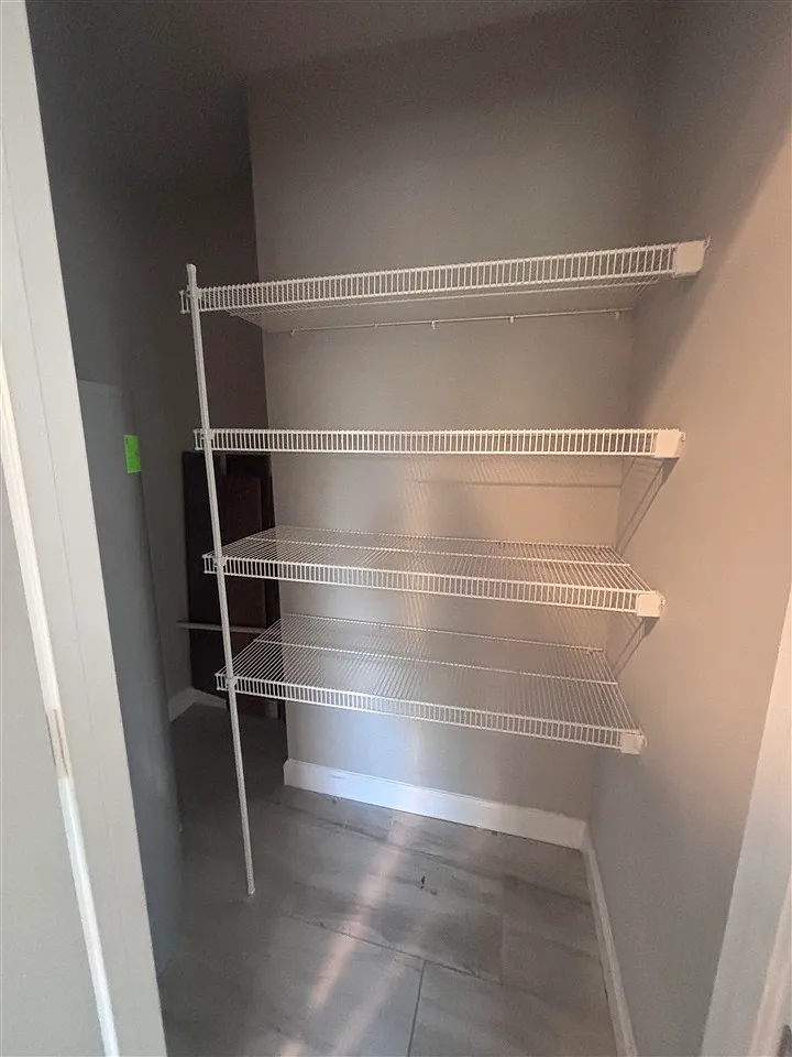 3 bed, 1395 sqft, $1,300 — Photo 4