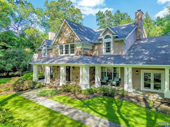 39 Twin Brooks Rd, Saddle River, NJ 07458