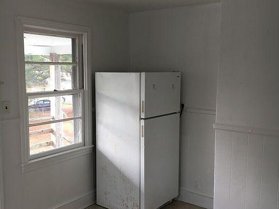 4th image of 505 Pretlow St #B
